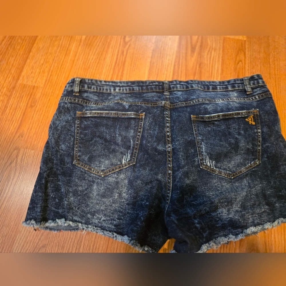 VIP Jeans Distressed Denim Shorts - Picture 3 of 5